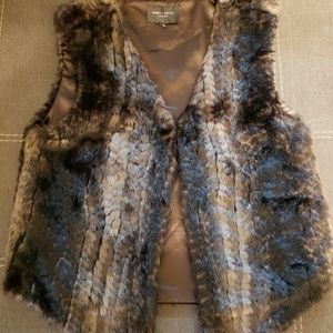 FAUX FUR VEST (EUC) SIZE SMALL